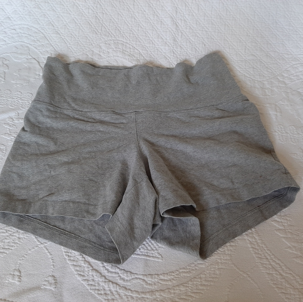 Old navy maternity workout shorts small, gray